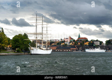 Stockholm, Schweden. September 2019. Ein altes Segelschiff auf einem Pier in Stockholm verankert Stockfoto