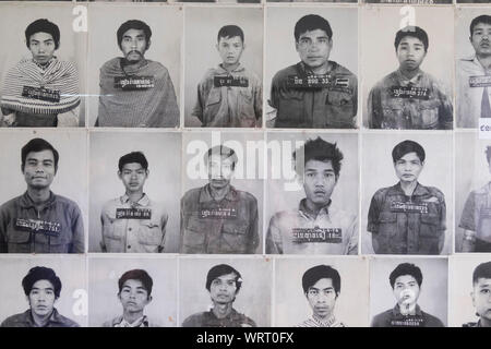 Eine Auswahl von einigen Der polizeifoto Bilder der Tausenden von Gefangenen im Hochsicherheitsgefängnis 21 gehalten, SC-21, jetzt Tuol Sleng Genozidmuseum. In Phnom Pe Stockfoto