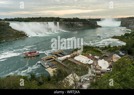 Die Niagara Fälle von der kanadischen Seite Ontario Stockfoto