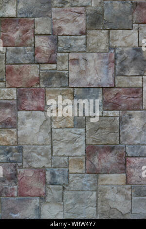 Schön texturierte Marmor aussehende Fliesen Wand Hintergrund mit bunten Bausteinen in Schattierungen von rosa rot, beige, und Grau Blau Stockfoto