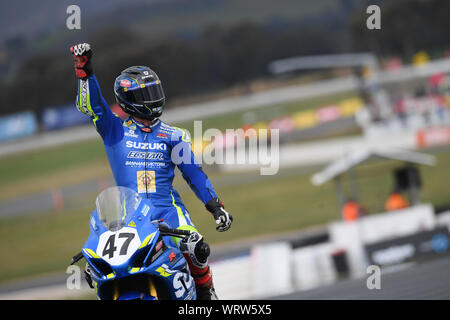 Wayne Maxwell feiert seinen Sieg in Rennen 1 Der australischen Superbike WM Runde 5 bei Winton Motor Raceway, Winton, Victoria Stockfoto