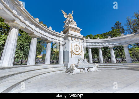 Mexiko City, Mexiko - 2 August, 2019: Wahrzeichen Benito Juarez Monument (Juarez Plenarsaal) in Mexiko Stadt Alameda Central Park Stockfoto