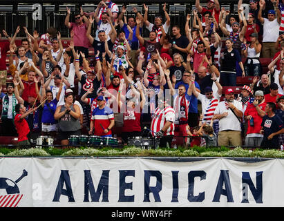 St. Louis, Missouri, USA. 10 Sep, 2019. Fans jubeln für die USA in der ersten Hälfte eines internationalen Freundschaftsspiel zwischen Urugay und der USA, am Busch Stadium in St. Louis am Dienstag, 10. September 2019. Foto von Bill Greenblatt/UPI Quelle: UPI/Alamy leben Nachrichten Stockfoto