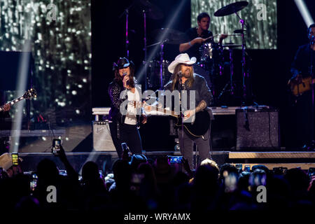 Calgary, Kanada. 08 Sep, 2019. Terry Clarke und Billy Ray Cyrus während der Canadian Country Music Association Awards durchführen. Credit: SOPA Images Limited/Alamy leben Nachrichten Stockfoto