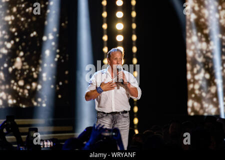 Calgary, Kanada. 08 Sep, 2019. Charlie großen Adressen das Publikum nach seiner Auszeichnung in Calgary. Die 3 Juno Awards und 5 Mal CCMA-Award, der seit 1994 in Kanada und um die Welt. Credit: SOPA Images Limited/Alamy leben Nachrichten Stockfoto