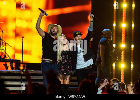 Calgary, Kanada. 08 Sep, 2019. Dean Brody, Mackenzie Porter und Dallas Smith während der 2019 Canadian Country Music Association Awards zeigen. Credit: SOPA Images Limited/Alamy leben Nachrichten Stockfoto