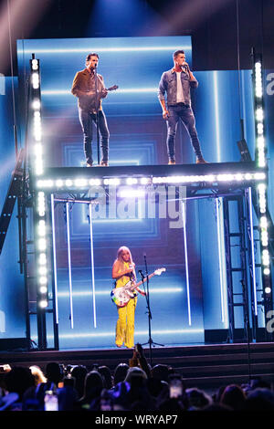 Calgary, Kanada. 08 Sep, 2019. Hochtal (oben Brad Rempel, Curtis Rempel) und Lindsay Ell während der 2019 Canadian Country Music Association Awards Show auftreten. Credit: SOPA Images Limited/Alamy leben Nachrichten Stockfoto