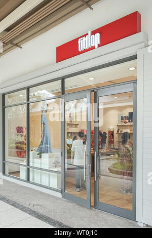 Samut Prakan, Thailand - September 06, 2019: fitflop Shop im neuen Einkaufszentrum namens Central Village. Stockfoto