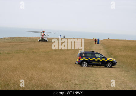 East Sussex, Beachy Head, Großbritannien, 10. Juli 2019: ein Land Rover Küstenwache Fahrzeug an einen Vorfall auf den Klippen von Beachy Head Stockfoto