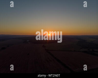 Antenne Nacht Foto des Hotels und das Meer direkt vor der wunderschönen kleinen Stadt und Badeort wie Obzor in Bulgarien bekannt Stockfoto
