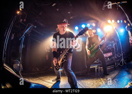 Oslo, Norwegen. 10 Sep, 2019. Die amerikanische alternative metal band Helm führt ein Live Konzert von John Dee in Oslo. Hier Gitarrist Dan Beeman wird gesehen, live auf der Bühne. (Foto: Gonzales Foto/Terje Dokken/Alamy Live News). Stockfoto