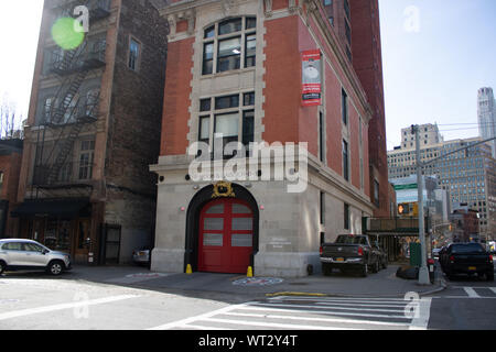 NEW YORK CITY, USA - 7. August 2019: FDNY der Hook and Ladder 8 Firehouse. Das Feuerwehrhaus wurde in dem Film Ghostbusters. In Tribeca, Stockfoto