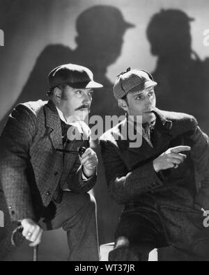 NIGEL BRUCE als Dr. Watson und Basil Rathbone als Sherlock Holmes in DIE ABENTEUER DES SHERLOCK HOLMES Regisseur 1939 Albert L. Werker zeichen Arthur Conan Doyle spielen William Gillette Twentieth Century Fox Stockfoto