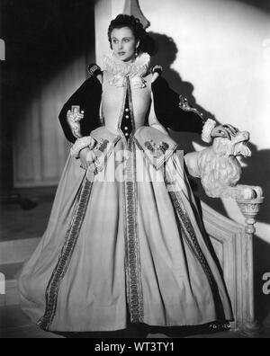 VIVIEN LEIGH Portrait als Cynthia Hofdame der Königin Elizabeth die Erste in Feuer über England 1937 Direktor William K. Howard Roman A. E. W. Mason Kostüme Rene Hubert Produzenten Erich Pommer und Alexander Korda London Film Produktionen/United Artists Stockfoto