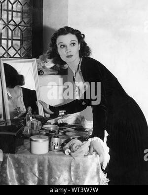 VIVIEN LEIGH als Ophelia in ihrer Garderobe im Schlosshotel Kronberg, helsingör Dänemark für die 1937 Old Vic dänischen Produktion von Hamlet von William Shakespeare Stockfoto