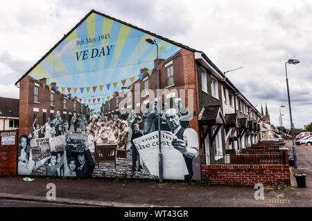 Die politischen Wandmalereien aus der Ulster Defence union. Belfast, Ulster, Nordirland, Großbritannien, Großbritannien, Europa Stockfoto