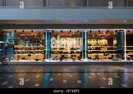 Luxushotels in Britischen Schuhe und Zubehör Händler Kurt Geiger Fenster Anzeige auf Tarleton St Liverpool City Centre. Stockfoto