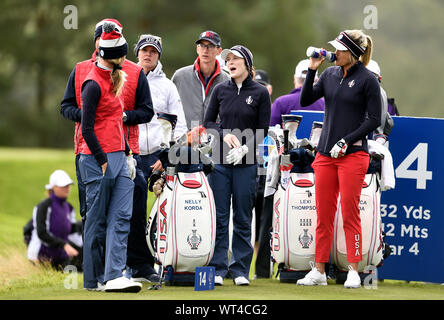 Das Team USA Bretagne Altomare (Zweiter von rechts) mit dem Team USA Lexi Thompson (rechts), das Team USA Jessica Korda (Zweite links) und des US-Teams Nelly Korda (links) Während der Vorschau Tag drei der Solheim Cup 2019 in Gleneagles Golf Club, Auchterarder. Stockfoto