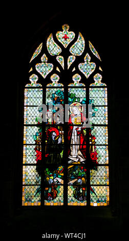 Rennes, Bretagne/Frankreich - 26 August, 2019: Detailansicht der Glasfenster in der Kirche von Saint Germain in Rennes in Frankreich Stockfoto