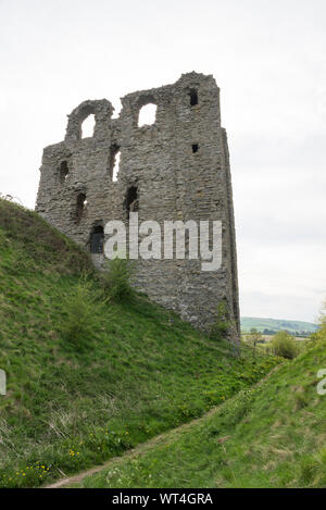 Clun Schloss, Shropshire, England. Ruine einer Burg aus dem 12. Jahrhundert in der kleinen Stadt Clun in der Shropshire Hills. Stockfoto