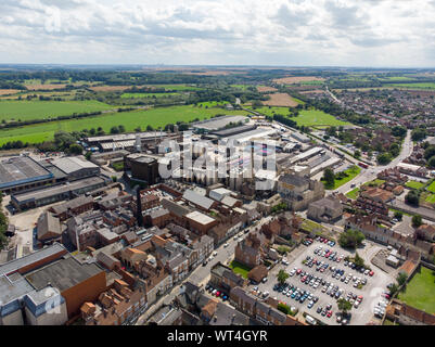 Luftaufnahme der historischen Stadt Tadcaster in West Yorkshire im Vereinigten Königreich, an einem sonnigen Tag Stockfoto