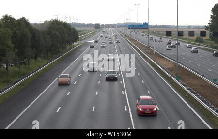 Hoofddorp, Niederlande, 20. Juli 2019 - die Autobahn zum Flughafen Schiphol, der größte Flughafen in den Niederlanden am 20. Juli 2019 Stockfoto