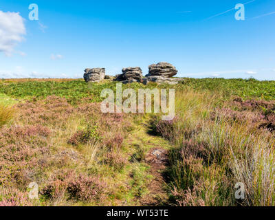 HDR-Bild der verwitterten gritstone zutage, wie drei Schiffe auf birchen Kante in Derbyshire bekannt. Stockfoto