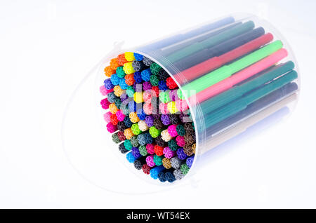 Viele farbige Markierungen, die in der Packung. Studio Foto Stockfoto