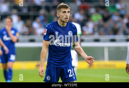 Fussball, Bundesliga, Deutschland, Männer, Saison 2019/2020 Borussia Park Mönchengladbach, Bor. Mönchengladbach gegen FC Schalke 04, Jonjoe Kenny (S04) Stockfoto