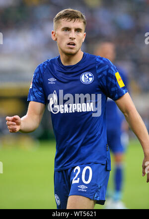 Fussball, Bundesliga, Deutschland, Männer, Saison 2019/2020 Borussia Park Mönchengladbach, Bor. Mönchengladbach gegen FC Schalke 04, Jonjoe Kenny (S04) Stockfoto