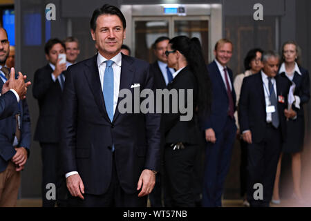 Brüssel, Belgien. 11. Sep 2019. Der italienische Ministerpräsident Giuseppe Conte ist der Präsident des Europäischen Rates Donald Tusk vor der Tagung des Europäischen Rates begrüßt. Credit: ALEXANDROS MICHAILIDIS/Alamy leben Nachrichten Stockfoto