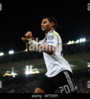 Serge Gnabry (Deutschland) feiert sein Tor zum 0:2. GES/fussball/EURO Qualifikation: Nordirland - Deutschland, 11.06.2019 Fußball: Europäische Qualifier: Wales gegen Deutschland, Belfast, Juni 11, 2019 | Verwendung weltweit Stockfoto