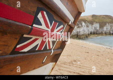UNION JACK auf coble Fischerboot lackiert,Landung, Flamborough, East Yorkshire, Großbritannien Stockfoto