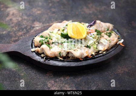 Huhn Malai Tikka auf ein warmes Gericht Stockfoto