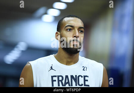 Dongguan, Guangdong Provinz Chinas. 11 Sep, 2019. Rudy Gobert von Frankreich bereitet sich auf das Viertelfinale zwischen den Vereinigten Staaten und Frankreich an der FIBA WM 2019 in Dongguan, Provinz Guangdong im Süden Chinas, Sept. 11, 2019. Credit: Xue Yubin/Xinhua/Alamy leben Nachrichten Stockfoto