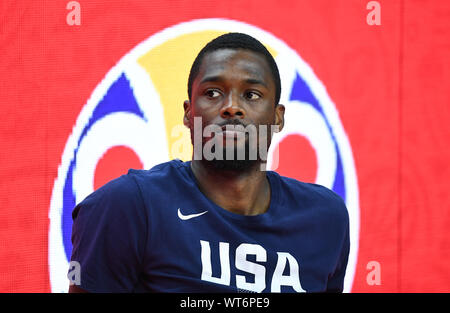 Dongguan, Guangdong Provinz Chinas. 11 Sep, 2019. Harrison Barnes in den Vereinigten Staaten bereitet sich auf das Viertelfinale zwischen den Vereinigten Staaten und Frankreich an der FIBA WM 2019 in Dongguan, Provinz Guangdong im Süden Chinas, Sept. 11, 2019. Credit: Xue Yubin/Xinhua/Alamy leben Nachrichten Stockfoto