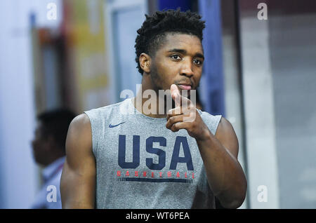 Dongguan, Guangdong Provinz Chinas. 11 Sep, 2019. Donovan Mitchell in den Vereinigten Staaten bereitet sich auf das Viertelfinale zwischen den Vereinigten Staaten und Frankreich an der FIBA WM 2019 in Dongguan, Provinz Guangdong im Süden Chinas, Sept. 11, 2019. Credit: Xue Yubin/Xinhua/Alamy leben Nachrichten Stockfoto