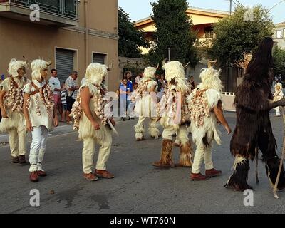 Alte Riten, Masken und Traditionen in Sardinien. Der Esel Festival in Sindia, Sardinien, Italien, Europa bis 22. Juli 2017 Stockfoto