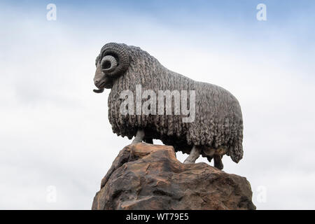 Colvin Brunnen Moffat Ram-Skulptur in der Mitte der Stadt von Moffat, Dumfries und Galloway, Schottland Stockfoto