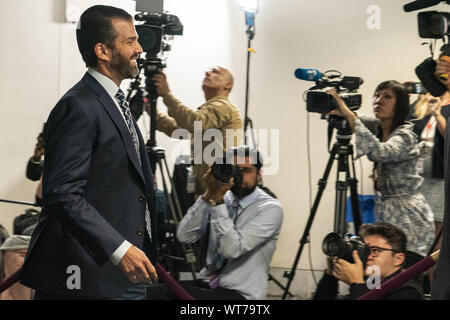 Washington, DC, USA. 12 Juni, 2019. Donald Trump jr., Sohn von U.S Präsident Donald Trump, kommt vor der Begegnung mit den Senats auf dem Capitol Hill in Washington, DC am 12. Juni 2019. Gesetzgeber werden erwartet Trump über den Trump Tower Projekt in Moskau und ein Juni Trump Tower Konferenz 2016 in New York in Frage zu stellen, wenn er und andere Trump Kampagne Berater mit einem russischen Anwalt sie geglaubt hatte, schädliche Informationen über 2016 demokratischen Präsidentenkandidaten Hillary Clinton traf. Credit: Alex Edelman/ZUMA Draht/Alamy leben Nachrichten Stockfoto