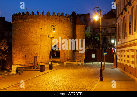 Vor der Morgendämmerung im Barbican in der Warschauer Altstadt, Polen. Stockfoto