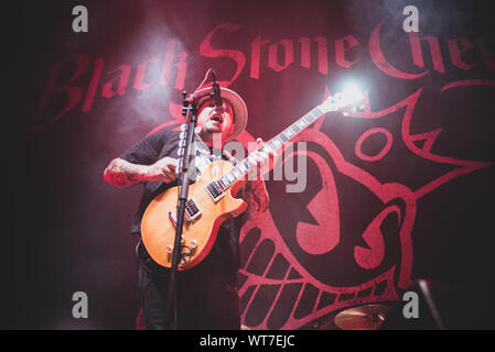 Torino, Italien. 10 Sep, 2019. September 10th, 2019 - Chris Robertson, Sänger und Gitarrist der US-Band Black Stone Cherry, führt live am Pala Alpitour in Turin, Öffnung für Alice Cooper (Foto von Alessandro Bosio/Pacific Press) Quelle: Pacific Press Agency/Alamy leben Nachrichten Stockfoto