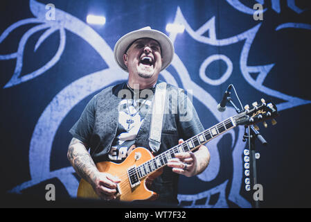 Torino, Italien. 10 Sep, 2019. September 10th, 2019 - Chris Robertson, Sänger und Gitarrist der US-Band Black Stone Cherry, führt live am Pala Alpitour in Turin, Öffnung für Alice Cooper (Foto von Alessandro Bosio/Pacific Press) Quelle: Pacific Press Agency/Alamy leben Nachrichten Stockfoto