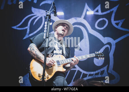 Torino, Italien. 10 Sep, 2019. September 10th, 2019 - Chris Robertson, Sänger und Gitarrist der US-Band Black Stone Cherry, führt live am Pala Alpitour in Turin, Öffnung für Alice Cooper (Foto von Alessandro Bosio/Pacific Press) Quelle: Pacific Press Agency/Alamy leben Nachrichten Stockfoto