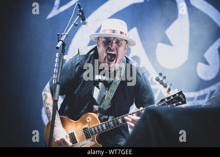 Torino, Italien. 10 Sep, 2019. September 10th, 2019 - Chris Robertson, Sänger und Gitarrist der US-Band Black Stone Cherry, führt live am Pala Alpitour in Turin, Öffnung für Alice Cooper (Foto von Alessandro Bosio/Pacific Press) Quelle: Pacific Press Agency/Alamy leben Nachrichten Stockfoto