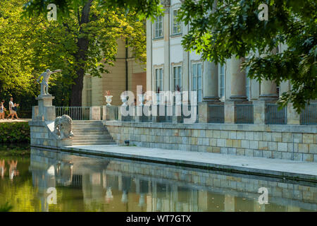 Sommermorgen im Lazienki Park in Warschau, Polen. Stockfoto