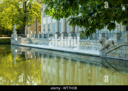 Schloss auf der Insel in Lazienki Park, Warschau, Polen. Stockfoto