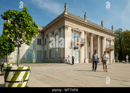 Sommertag im Lazienki (Königliche Bäder) Park in Warschau, Polen. Stockfoto