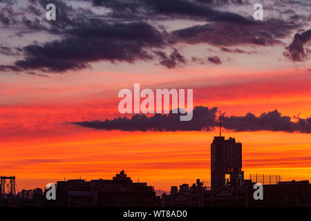 Blick auf Lower Manhattan von Osten Williamsburg, Brooklyn Stockfoto