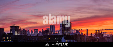 Blick auf Lower Manhattan von Osten Williamsburg, Brooklyn. Stockfoto